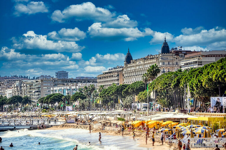 город канны во франции, фотография из интернета, море канны